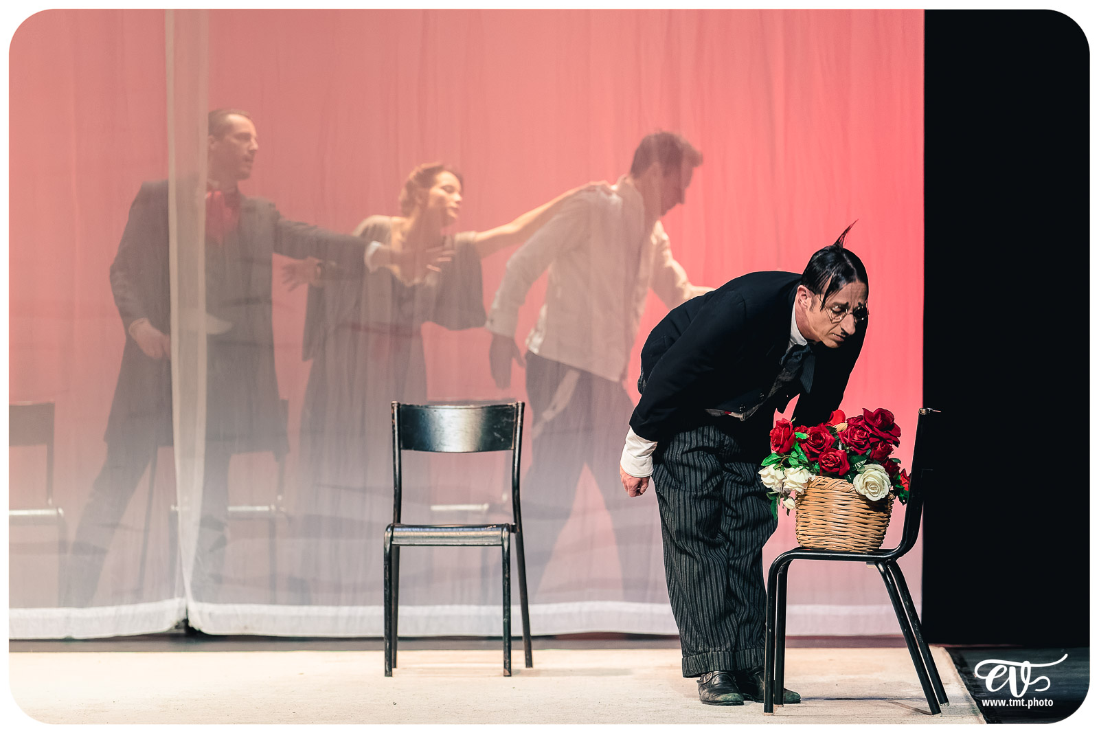 UN FIL A LA PATTE (CIE VIVA)